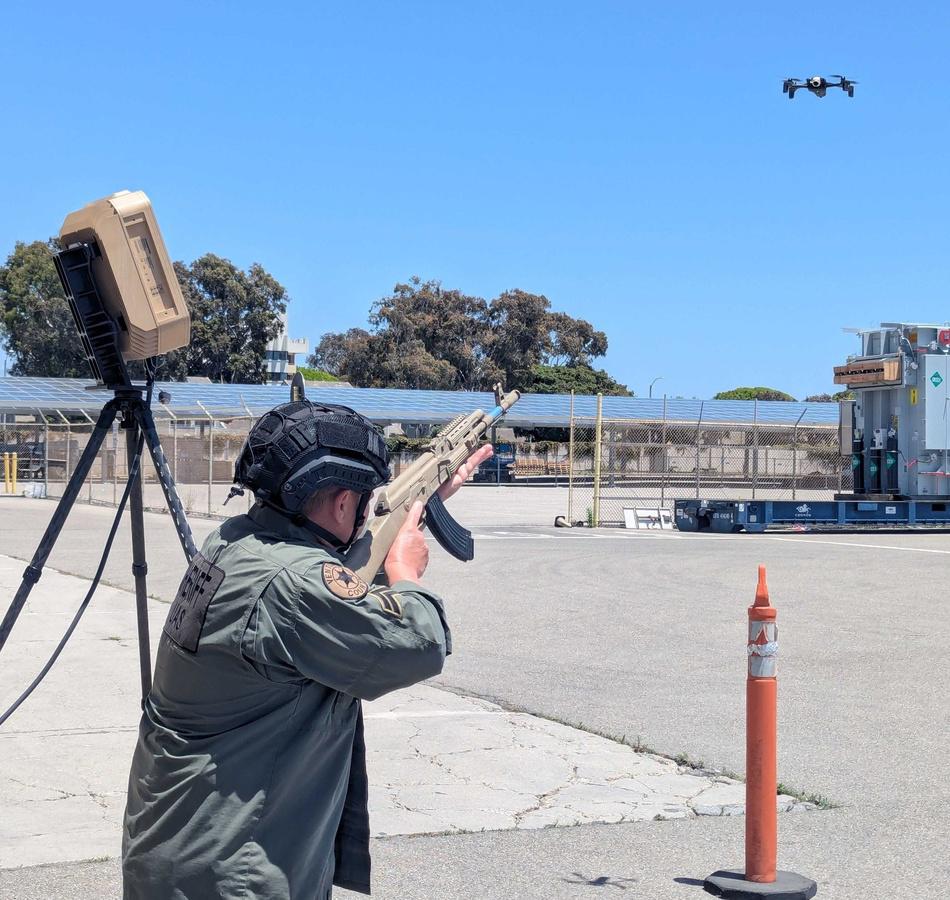 Echodyne Radars communicating to Neurocom Feedback Sensor
